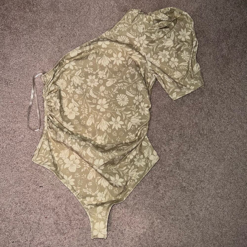 New Free People Somethin Bout You Floral One-Shoulder Bodysuit size M - Picture 3 of 10